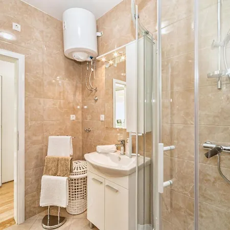 Ferienhaus In Privlaka Mit Privatem Pool