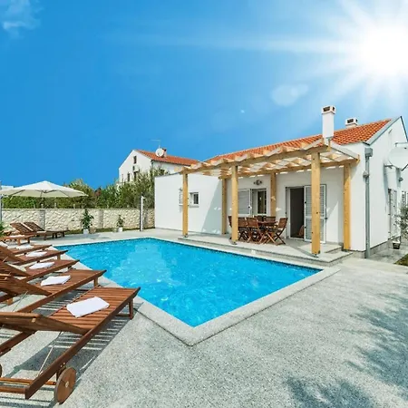 Сasa de vacaciones Ferienhaus In Privlaka Mit Privatem Pool
