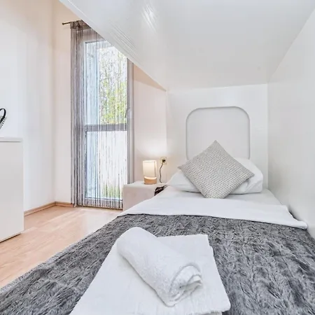 Ferienhaus In Privlaka Mit Privatem Pool