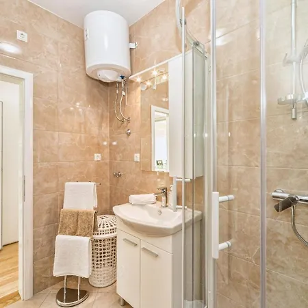 Ferienhaus In Privlaka Mit Privatem Pool Сasa de vacaciones Privlaka (Zadar)