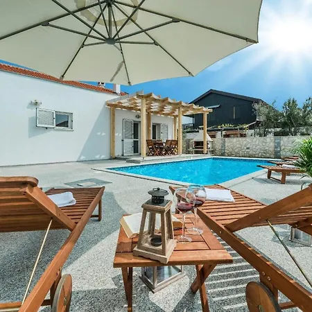 Сasa de vacaciones Ferienhaus In Privlaka Mit Privatem Pool *